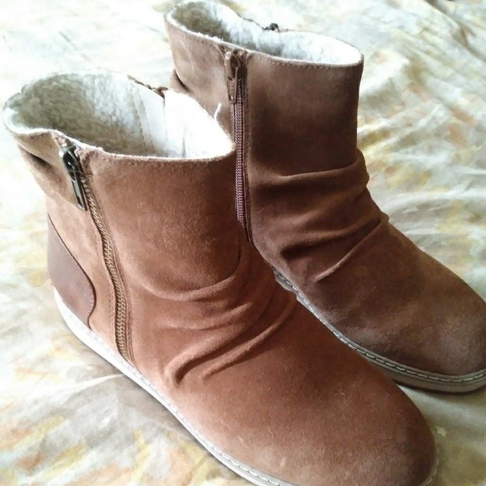 Fawn brown suede boots